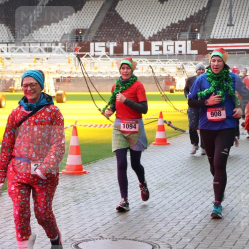 07.12.2025 - St. Pauli X-Mass-Run No. 15 Luisa Fischer http://msf.ph/oto/9381642 07.12.2025 10:46:30 Ziel 79, 2, 1094, 908, 4762, 38, 41, 153, 162, 168, 178, 183, 908, 914, 917, 1040, 1041, 1043, 1094, 1715, 1823, 1955, 2076, 2079, 2080, 2082, 2089, 2216, 2218, 2303, 2306, 2324, 2326, 2334, 2423, 2574, 2733, 2734, 2960, 3835, 3838, 4589, 4616, 4619, 4620, 4762, 4854 meine-sportfotos.de