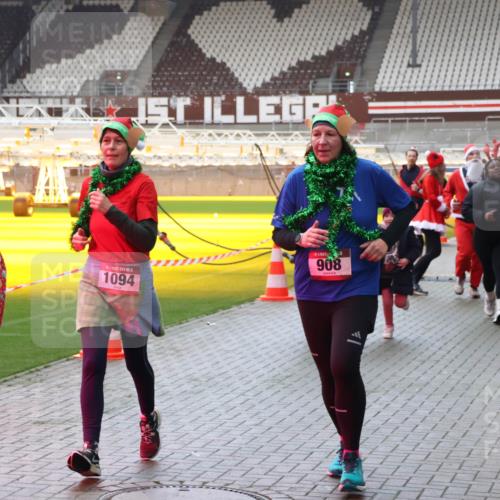 07.12.2025 - St. Pauli X-Mass-Run No. 15 Luisa Fischer http://msf.ph/oto/9381646 07.12.2025 10:46:31 Ziel 5, 1094, 908, 4762, 38, 41, 153, 162, 168, 178, 183, 641, 908, 914, 917, 1040, 1041, 1043, 1094, 1715, 1823, 1955, 2076, 2079, 2080, 2082, 2089, 2092, 2216, 2218, 2303, 2306, 2324, 2326, 2334, 2423, 2574, 2733, 2734, 2960, 3835, 3838, 4589, 4616, 4619, 4620, 4762, 4854 meine-sportfotos.de