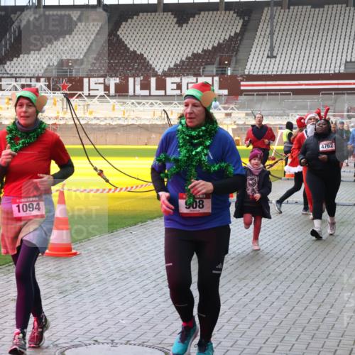 07.12.2025 - St. Pauli X-Mass-Run No. 15 Luisa Fischer http://msf.ph/oto/9381649 07.12.2025 10:46:31 Ziel 76, 590, 1094, 15, 908, 4762, 38, 41, 153, 162, 168, 178, 183, 641, 908, 914, 917, 1040, 1041, 1043, 1094, 1715, 1823, 1955, 2076, 2079, 2080, 2082, 2089, 2092, 2216, 2218, 2303, 2306, 2324, 2326, 2334, 2423, 2574, 2733, 2734, 2960, 3835, 3838, 4589, 4616, 4619, 4620, 4762, 4854 meine-sportfotos.de