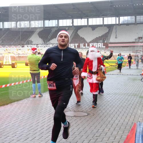 07.12.2025 - St. Pauli X-Mass-Run No. 15 Luisa Fischer http://msf.ph/oto/9381658 07.12.2025 10:11:33 Ziel 969, 149, 1150, 57, 979, 983, 1148, 1149, 1150, 1426, 1768, 1929, 1935, 1969, 2530, 3354, 3815, 4499, 4525, 4659, 4661, 4885 meine-sportfotos.de