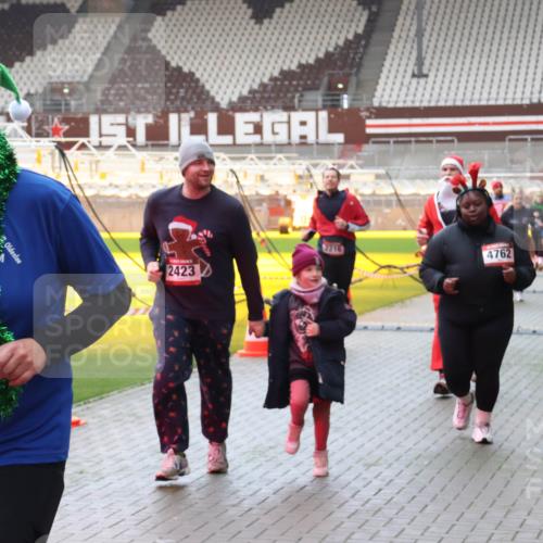 07.12.2025 - St. Pauli X-Mass-Run No. 15 Luisa Fischer http://msf.ph/oto/9381659 07.12.2025 10:46:32 Ziel 2, 15, 908, 2423, 2216, 4762, 38, 41, 153, 162, 168, 178, 183, 641, 908, 914, 917, 1040, 1041, 1043, 1094, 1715, 1955, 2076, 2079, 2080, 2082, 2089, 2092, 2216, 2218, 2303, 2306, 2324, 2326, 2334, 2423, 2574, 2733, 2734, 2960, 3835, 3838, 4589, 4616, 4619, 4620, 4762, 4854 meine-sportfotos.de
