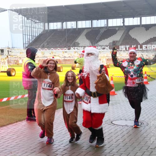 07.12.2025 - St. Pauli X-Mass-Run No. 15 Luisa Fischer http://msf.ph/oto/9381676 07.12.2025 10:11:35 Ziel 1148, 1149, 150, 1935, 57, 979, 983, 1148, 1149, 1150, 1426, 1768, 1929, 1935, 1969, 2530, 3354, 3815, 4499, 4525, 4659, 4661, 4662, 4885 meine-sportfotos.de