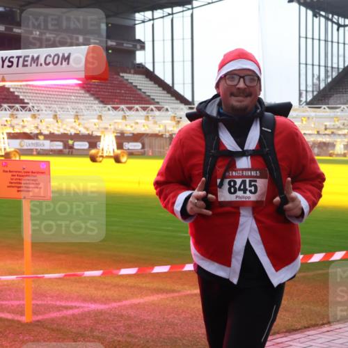 07.12.2025 - St. Pauli X-Mass-Run No. 15 Luisa Fischer http://msf.ph/oto/9381678 07.12.2025 11:18:13 Ziel 15, 845, 551, 845, 1122, 1125, 1127, 1130, 1325, 1529, 1686, 2477, 2846, 2849, 2915, 3221, 3327, 4627 meine-sportfotos.de