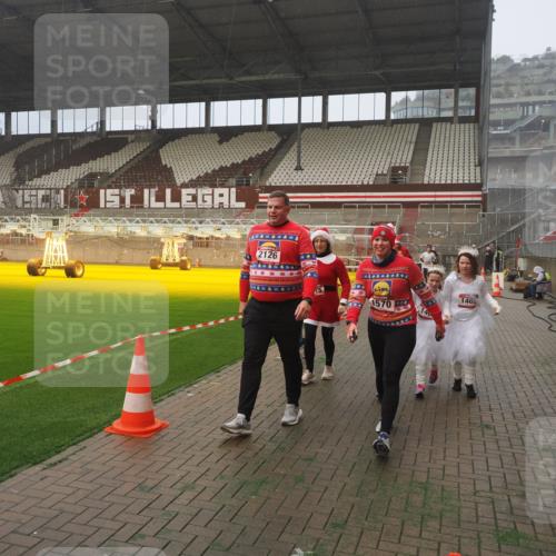07.12.2025 - St. Pauli X-Mass-Run No. 15 Fabian Wolf http://msf.ph/oto/9381682 07.12.2025 10:09:05 Ziel 19, 786, 1461, 1465, 1570, 1575, 1576, 2126, 3300, 3484, 3891, 3904, 3907, 4066, 4067, 4068, 4113, 4666 meine-sportfotos.de