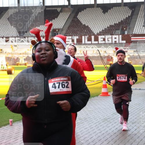 07.12.2025 - St. Pauli X-Mass-Run No. 15 Luisa Fischer http://msf.ph/oto/9381685 07.12.2025 10:46:36 Ziel 4762, 5, 2574, 38, 153, 38, 41, 153, 162, 168, 178, 183, 479, 485, 639, 641, 908, 914, 917, 1040, 1041, 1043, 1094, 1715, 1955, 2076, 2079, 2080, 2082, 2089, 2092, 2216, 2218, 2303, 2306, 2324, 2326, 2334, 2423, 2574, 2733, 2734, 2960, 3835, 3838, 4589, 4616, 4619, 4620, 4762 meine-sportfotos.de