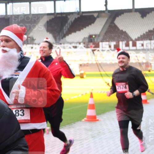 07.12.2025 - St. Pauli X-Mass-Run No. 15 Luisa Fischer http://msf.ph/oto/9381693 07.12.2025 10:46:37 Ziel 5, 762, 83, 2574, 38, 41, 153, 162, 168, 178, 183, 479, 485, 639, 641, 908, 914, 917, 1040, 1041, 1043, 1094, 1715, 1955, 2076, 2079, 2080, 2082, 2089, 2092, 2216, 2218, 2303, 2306, 2324, 2326, 2334, 2423, 2574, 2733, 2734, 2960, 2998, 3835, 3838, 4589, 4616, 4619, 4620, 4762 meine-sportfotos.de