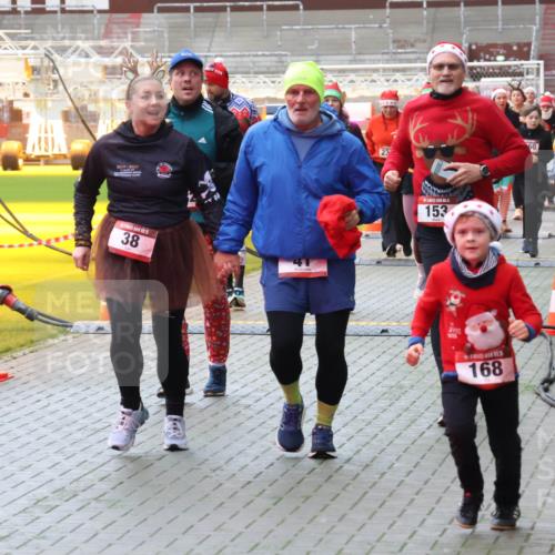 07.12.2025 - St. Pauli X-Mass-Run No. 15 Luisa Fischer http://msf.ph/oto/9381700 07.12.2025 10:46:39 Ziel 38, 23, 153, 168, 60, 38, 41, 153, 162, 168, 178, 183, 221, 479, 485, 639, 641, 908, 914, 917, 921, 1040, 1041, 1043, 1094, 1242, 1715, 1955, 2076, 2079, 2080, 2082, 2089, 2092, 2216, 2218, 2303, 2306, 2334, 2423, 2574, 2733, 2734, 2960, 2965, 2998, 3001, 4589, 4616, 4619, 4620, 4762 meine-sportfotos.de