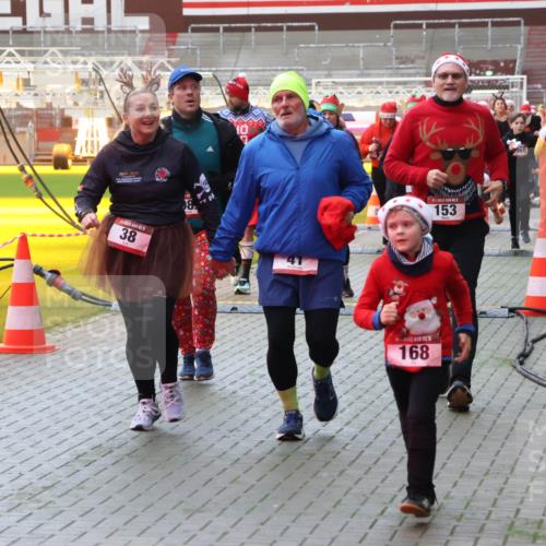 07.12.2025 - St. Pauli X-Mass-Run No. 15 Luisa Fischer http://msf.ph/oto/9381702 07.12.2025 10:46:39 Ziel 38, 41, 168, 5, 153, 360, 38, 41, 153, 162, 168, 178, 183, 221, 479, 485, 639, 641, 908, 914, 917, 921, 1040, 1041, 1043, 1094, 1242, 1715, 1955, 2076, 2079, 2080, 2082, 2089, 2092, 2216, 2218, 2303, 2306, 2334, 2423, 2574, 2733, 2734, 2960, 2965, 2998, 3001, 4589, 4616, 4619, 4620, 4762 meine-sportfotos.de
