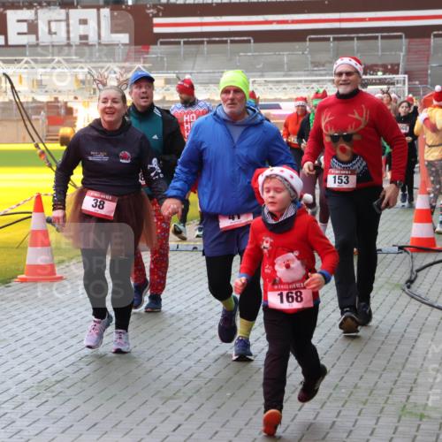 07.12.2025 - St. Pauli X-Mass-Run No. 15 Luisa Fischer http://msf.ph/oto/9381704 07.12.2025 10:46:40 Ziel 38, 41, 25, 168, 153, 960, 38, 41, 153, 162, 168, 178, 183, 221, 479, 485, 639, 641, 908, 914, 917, 921, 1040, 1041, 1043, 1094, 1242, 1715, 1955, 2076, 2079, 2080, 2082, 2089, 2092, 2216, 2303, 2306, 2334, 2423, 2574, 2733, 2734, 2960, 2965, 2998, 3001, 4589, 4616, 4619, 4620 meine-sportfotos.de