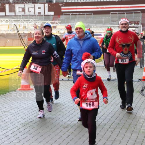 07.12.2025 - St. Pauli X-Mass-Run No. 15 Luisa Fischer http://msf.ph/oto/9381707 07.12.2025 10:46:40 Ziel 2009, 2024, 38, 8, 168, 153, 38, 41, 153, 162, 168, 178, 183, 221, 479, 485, 639, 641, 908, 914, 917, 921, 1040, 1041, 1043, 1094, 1242, 1715, 1955, 2076, 2079, 2080, 2082, 2089, 2092, 2216, 2303, 2306, 2334, 2423, 2574, 2733, 2734, 2960, 2965, 2998, 3001, 4589, 4616, 4619, 4620 meine-sportfotos.de