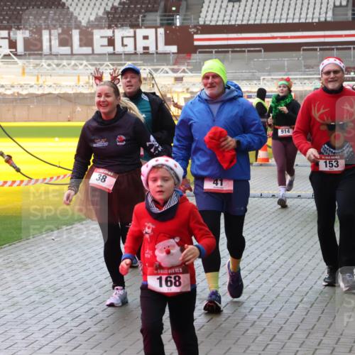 07.12.2025 - St. Pauli X-Mass-Run No. 15 Luisa Fischer http://msf.ph/oto/9381711 07.12.2025 10:46:41 Ziel 38, 15, 168, 914, 1, 5, 153, 38, 41, 153, 162, 168, 178, 183, 221, 479, 485, 639, 641, 908, 914, 917, 921, 1040, 1041, 1043, 1094, 1242, 1715, 1955, 2076, 2079, 2080, 2082, 2089, 2092, 2216, 2303, 2306, 2334, 2423, 2574, 2733, 2734, 2960, 2965, 2998, 3001, 4589, 4616, 4619, 4620 meine-sportfotos.de