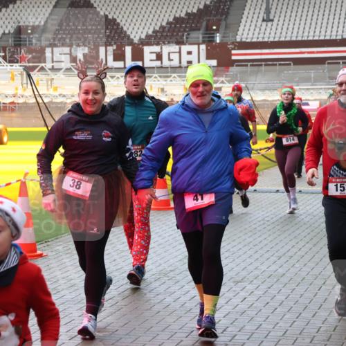 07.12.2025 - St. Pauli X-Mass-Run No. 15 Luisa Fischer http://msf.ph/oto/9381718 07.12.2025 10:46:42 Ziel 2009, 2024, 15, 38, 82, 914, 15, 153, 38, 41, 153, 162, 168, 178, 183, 221, 479, 485, 639, 641, 908, 914, 917, 921, 1040, 1041, 1043, 1094, 1242, 1715, 1955, 2076, 2079, 2080, 2082, 2089, 2092, 2216, 2303, 2306, 2334, 2423, 2574, 2733, 2734, 2960, 2965, 2998, 3001, 4589, 4616, 4619, 4620 meine-sportfotos.de