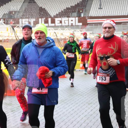 07.12.2025 - St. Pauli X-Mass-Run No. 15 Luisa Fischer http://msf.ph/oto/9381728 07.12.2025 10:46:43 Ziel 2009, 2024, 38, 41, 917, 15, 153, 38, 41, 153, 162, 168, 178, 183, 221, 479, 485, 639, 641, 908, 914, 917, 921, 1040, 1041, 1043, 1094, 1242, 1715, 1955, 2079, 2080, 2082, 2089, 2092, 2216, 2303, 2306, 2334, 2423, 2536, 2574, 2733, 2734, 2960, 2965, 2998, 3001, 4589, 4616, 4619, 4620 meine-sportfotos.de