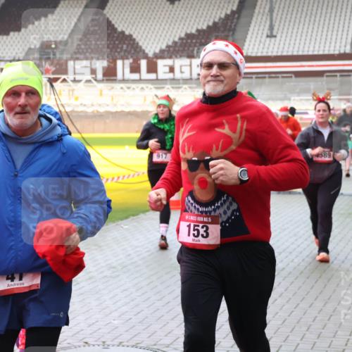 07.12.2025 - St. Pauli X-Mass-Run No. 15 Luisa Fischer http://msf.ph/oto/9381731 07.12.2025 10:46:43 Ziel 41, 917, 15, 153, 589, 38, 41, 153, 162, 168, 178, 183, 221, 479, 485, 639, 641, 908, 914, 917, 921, 1040, 1041, 1043, 1094, 1242, 1715, 1955, 2079, 2080, 2082, 2089, 2092, 2216, 2303, 2306, 2334, 2423, 2536, 2574, 2733, 2734, 2960, 2965, 2998, 3001, 4589, 4616, 4619, 4620 meine-sportfotos.de