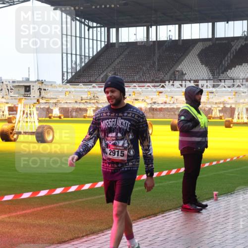 07.12.2025 - St. Pauli X-Mass-Run No. 15 Luisa Fischer http://msf.ph/oto/9381735 07.12.2025 11:18:52 Ziel 15, 2915, 1325, 1348, 2045, 2918, 3138, 3158, 3201, 3221, 3304, 3327, 3634, 3636 meine-sportfotos.de