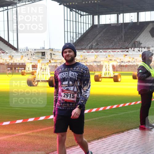 07.12.2025 - St. Pauli X-Mass-Run No. 15 Luisa Fischer http://msf.ph/oto/9381739 07.12.2025 11:18:53 Ziel 15, 2915, 1325, 1348, 2045, 2918, 3138, 3158, 3201, 3221, 3304, 3327, 3634, 3636 meine-sportfotos.de
