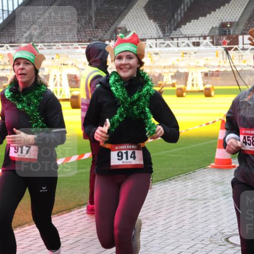 07.12.2025 - St. Pauli X-Mass-Run No. 15 Luisa Fischer http://msf.ph/oto/9381748 07.12.2025 10:46:46 Ziel 917, 15, 914, 4589, 208, 38, 41, 58, 153, 162, 168, 178, 183, 221, 479, 485, 639, 641, 908, 914, 917, 921, 1040, 1041, 1043, 1094, 1242, 1715, 1955, 2080, 2082, 2092, 2216, 2303, 2306, 2334, 2423, 2488, 2536, 2574, 2733, 2734, 2960, 2965, 2998, 3001, 4589, 4616, 4619, 4620 meine-sportfotos.de