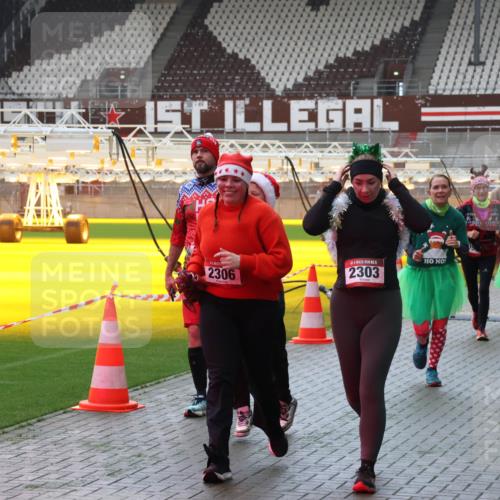 07.12.2025 - St. Pauli X-Mass-Run No. 15 Luisa Fischer http://msf.ph/oto/9381755 07.12.2025 10:46:49 Ziel 2306, 2303, 15, 296, 38, 41, 58, 81, 153, 162, 168, 178, 183, 221, 479, 485, 639, 641, 908, 914, 917, 921, 1040, 1041, 1043, 1094, 1242, 1715, 1955, 2080, 2082, 2092, 2216, 2303, 2306, 2334, 2423, 2488, 2536, 2574, 2733, 2734, 2960, 2965, 2998, 3001, 4589 meine-sportfotos.de