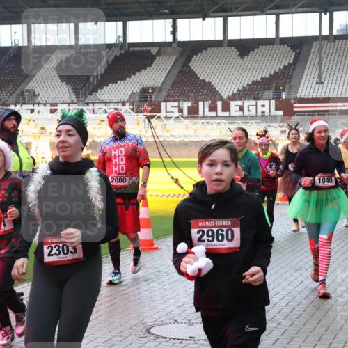 07.12.2025 - St. Pauli X-Mass-Run No. 15 Luisa Fischer http://msf.ph/oto/9381771 07.12.2025 10:46:51 Ziel 15, 2306, 2303, 2080, 15, 2960, 1040, 38, 41, 58, 81, 153, 162, 168, 178, 183, 221, 479, 485, 639, 641, 908, 914, 917, 921, 1040, 1043, 1094, 1242, 1955, 2082, 2092, 2216, 2303, 2306, 2334, 2423, 2488, 2536, 2574, 2733, 2734, 2960, 2965, 2989, 2993, 2998, 3001, 4589 meine-sportfotos.de