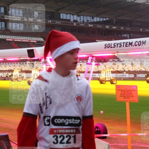07.12.2025 - St. Pauli X-Mass-Run No. 15 Luisa Fischer http://msf.ph/oto/9381777 07.12.2025 11:19:11 Ziel 3221, 1109, 1322, 2045, 2064, 2067, 2918, 3138, 3158, 3304, 3634, 3636 meine-sportfotos.de
