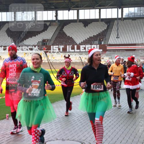 07.12.2025 - St. Pauli X-Mass-Run No. 15 Luisa Fischer http://msf.ph/oto/9381781 07.12.2025 10:46:53 Ziel 2080, 209, 5, 1040, 178, 2334, 38, 41, 58, 81, 153, 162, 168, 178, 183, 221, 479, 485, 639, 641, 908, 914, 917, 921, 1040, 1043, 1094, 1242, 1955, 2082, 2092, 2216, 2303, 2306, 2334, 2423, 2488, 2536, 2574, 2960, 2965, 2989, 2993, 2998, 3001, 4589 meine-sportfotos.de