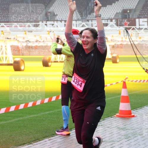 07.12.2025 - St. Pauli X-Mass-Run No. 15 Luisa Fischer http://msf.ph/oto/9381782 07.12.2025 10:11:50 Ziel 71, 3354, 57, 670, 983, 1148, 1149, 1150, 1929, 1935, 1969, 2909, 3085, 3354, 3815, 3909, 4499, 4525, 4659, 4661, 4662 meine-sportfotos.de