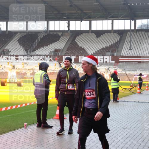 07.12.2025 - St. Pauli X-Mass-Run No. 15 Luisa Fischer http://msf.ph/oto/9381789 07.12.2025 11:19:26 Ziel 3158, 3634, 2067, 295, 302, 1109, 1322, 1617, 2064, 2067, 2597, 2788, 2918, 3138, 3158, 3205 meine-sportfotos.de