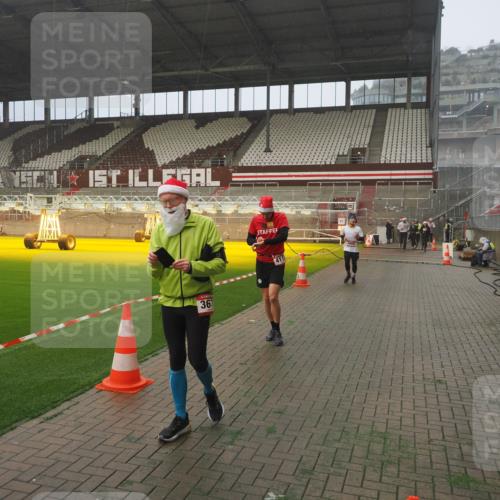 07.12.2025 - St. Pauli X-Mass-Run No. 15 Fabian Wolf http://msf.ph/oto/9381790 07.12.2025 10:09:10 Ziel 19, 1461, 1465, 1570, 1575, 1576, 2126, 3300, 3891, 4066, 4067, 4068, 4113, 4666 meine-sportfotos.de