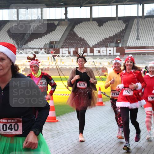 07.12.2025 - St. Pauli X-Mass-Run No. 15 Luisa Fischer http://msf.ph/oto/9381791 07.12.2025 10:46:54 Ziel 15, 1040, 639, 2334, 178, 1955, 38, 41, 58, 81, 153, 162, 168, 178, 183, 221, 479, 485, 639, 641, 908, 914, 917, 921, 1040, 1043, 1094, 1242, 1955, 2082, 2092, 2216, 2303, 2306, 2334, 2488, 2536, 2574, 2960, 2965, 2989, 2993, 2998, 3001, 4589 meine-sportfotos.de