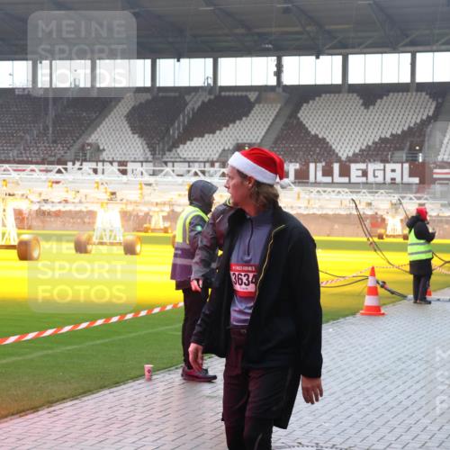 07.12.2025 - St. Pauli X-Mass-Run No. 15 Luisa Fischer http://msf.ph/oto/9381794 07.12.2025 11:19:26 Ziel 3634, 295, 302, 1109, 1322, 1617, 2064, 2067, 2597, 2788, 2918, 3138, 3158, 3205 meine-sportfotos.de