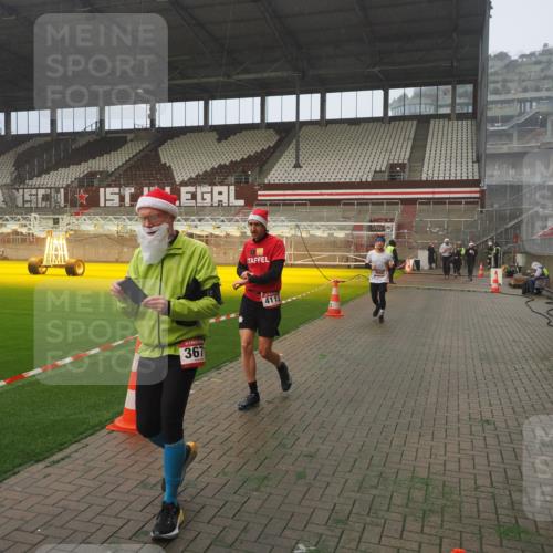 07.12.2025 - St. Pauli X-Mass-Run No. 15 Fabian Wolf http://msf.ph/oto/9381796 07.12.2025 10:09:10 Ziel 19, 1461, 1465, 1570, 1575, 1576, 2126, 3300, 3891, 4066, 4067, 4068, 4113, 4666 meine-sportfotos.de
