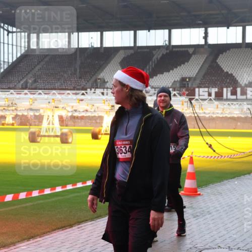 07.12.2025 - St. Pauli X-Mass-Run No. 15 Luisa Fischer http://msf.ph/oto/9381798 07.12.2025 11:19:27 Ziel 5, 3634, 15, 1, 295, 302, 1109, 1322, 1617, 2064, 2067, 2597, 2788, 2918, 3138, 3158, 3205 meine-sportfotos.de