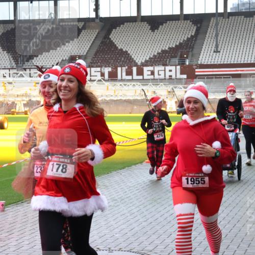 07.12.2025 - St. Pauli X-Mass-Run No. 15 Luisa Fischer http://msf.ph/oto/9381801 07.12.2025 10:46:55 Ziel 15, 23, 178, 479, 15, 1955, 221, 485, 3001, 38, 41, 58, 81, 153, 162, 168, 178, 183, 221, 479, 485, 639, 641, 908, 914, 917, 921, 1040, 1043, 1094, 1242, 1955, 2082, 2092, 2216, 2303, 2306, 2334, 2488, 2536, 2574, 2960, 2965, 2989, 2993, 2998, 3001, 4589 meine-sportfotos.de