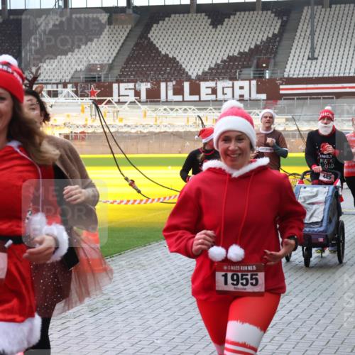 07.12.2025 - St. Pauli X-Mass-Run No. 15 Luisa Fischer http://msf.ph/oto/9381804 07.12.2025 10:46:56 Ziel 233, 178, 15, 1955, 221, 2965, 888666, 485, 3001, 38, 41, 58, 81, 153, 162, 168, 178, 183, 221, 479, 485, 639, 641, 908, 914, 917, 921, 1040, 1043, 1094, 1242, 1955, 2082, 2092, 2216, 2303, 2306, 2334, 2488, 2536, 2574, 2960, 2965, 2989, 2993, 2998, 3001, 4589, 4593 meine-sportfotos.de