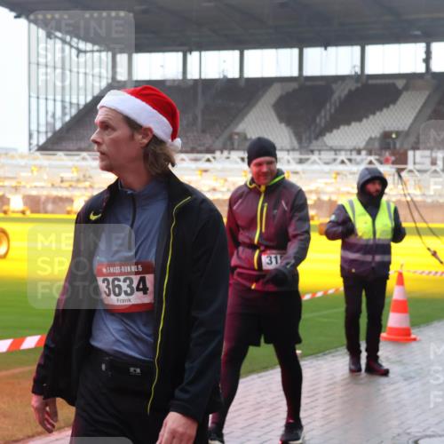 07.12.2025 - St. Pauli X-Mass-Run No. 15 Luisa Fischer http://msf.ph/oto/9381805 07.12.2025 11:19:28 Ziel 15, 3634, 31, 295, 302, 1109, 1322, 1617, 2064, 2067, 2597, 2788, 2918, 3205 meine-sportfotos.de
