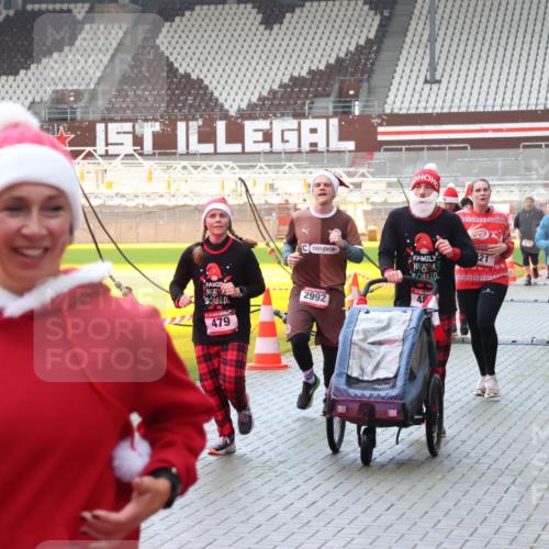 07.12.2025 - St. Pauli X-Mass-Run No. 15 Luisa Fischer http://msf.ph/oto/9381808 07.12.2025 10:46:56 Ziel 479, 2992, 21, 4, 2965, 3001, 38, 41, 58, 81, 153, 162, 168, 178, 183, 221, 479, 485, 639, 641, 908, 914, 917, 921, 1040, 1043, 1094, 1242, 1955, 2082, 2092, 2216, 2303, 2306, 2334, 2488, 2536, 2574, 2960, 2965, 2989, 2993, 2998, 3001, 4589, 4593 meine-sportfotos.de