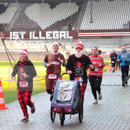 07.12.2025 - St. Pauli X-Mass-Run No. 15 Luisa Fischer http://msf.ph/oto/9381813 07.12.2025 10:46:57 Ziel 479, 2992, 21, 2532, 2965, 3001, 5, 38, 41, 58, 81, 153, 162, 168, 178, 183, 221, 479, 485, 639, 641, 914, 917, 921, 1040, 1043, 1242, 1955, 2082, 2092, 2216, 2303, 2306, 2334, 2488, 2536, 2574, 2960, 2965, 2989, 2993, 2998, 3001, 4589, 4593 meine-sportfotos.de