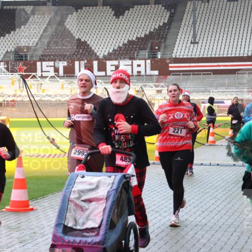 07.12.2025 - St. Pauli X-Mass-Run No. 15 Luisa Fischer http://msf.ph/oto/9381822 07.12.2025 10:46:58 Ziel 2992, 479, 1, 485, 221, 1, 3001, 38, 41, 58, 81, 153, 162, 168, 178, 183, 221, 479, 485, 639, 641, 914, 917, 921, 1040, 1043, 1242, 1955, 2082, 2092, 2216, 2303, 2306, 2334, 2488, 2536, 2574, 2960, 2965, 2989, 2993, 2998, 3001, 4589, 4593 meine-sportfotos.de