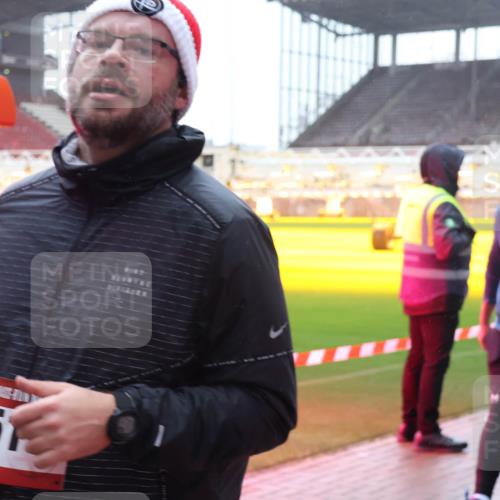 07.12.2025 - St. Pauli X-Mass-Run No. 15 Luisa Fischer http://msf.ph/oto/9381823 07.12.2025 11:19:41 Ziel 251, 44444, 2597, 295, 302, 367, 373, 797, 1109, 1322, 1563, 1617, 2062, 2064, 2067, 2597, 2788, 3205 meine-sportfotos.de
