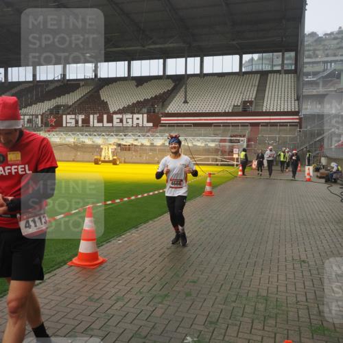 07.12.2025 - St. Pauli X-Mass-Run No. 15 Fabian Wolf http://msf.ph/oto/9381835 07.12.2025 10:09:13 Ziel 881, 896, 960, 1461, 1465, 1570, 1575, 1576, 2126, 4066, 4067, 4068, 4113, 4666 meine-sportfotos.de
