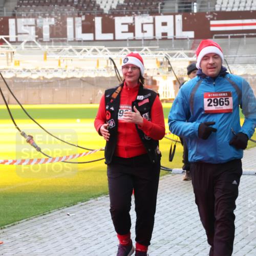 07.12.2025 - St. Pauli X-Mass-Run No. 15 Luisa Fischer http://msf.ph/oto/9381845 07.12.2025 10:47:02 Ziel 93, 15, 2965, 2536, 38, 41, 58, 81, 153, 162, 168, 178, 183, 221, 479, 485, 639, 641, 821, 823, 824, 914, 917, 921, 1040, 1043, 1242, 1359, 1362, 1872, 1875, 1955, 2082, 2092, 2216, 2303, 2306, 2334, 2488, 2536, 2574, 2960, 2965, 2989, 2993, 2998, 3001, 4589, 4593 meine-sportfotos.de