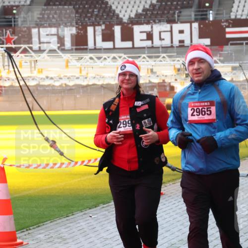 07.12.2025 - St. Pauli X-Mass-Run No. 15 Luisa Fischer http://msf.ph/oto/9381848 07.12.2025 10:47:02 Ziel 2999, 15, 2965, 2536, 38, 41, 58, 81, 153, 162, 168, 178, 183, 221, 479, 485, 639, 641, 821, 823, 824, 914, 917, 921, 1040, 1043, 1242, 1359, 1362, 1872, 1875, 1955, 2082, 2092, 2216, 2303, 2306, 2334, 2488, 2536, 2574, 2960, 2965, 2989, 2993, 2998, 3001, 4589, 4593 meine-sportfotos.de