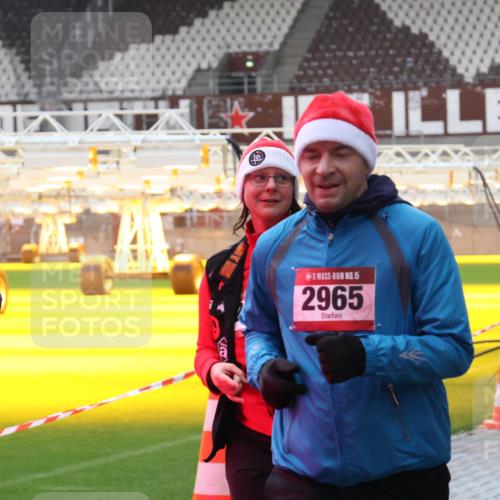 07.12.2025 - St. Pauli X-Mass-Run No. 15 Luisa Fischer http://msf.ph/oto/9381857 07.12.2025 10:47:03 Ziel 15, 2965, 38, 41, 58, 81, 153, 162, 168, 221, 479, 485, 639, 641, 821, 823, 824, 914, 917, 921, 1040, 1043, 1242, 1359, 1362, 1747, 1872, 1875, 2082, 2092, 2216, 2303, 2306, 2488, 2536, 2574, 2960, 2965, 2989, 2993, 2998, 3001, 4589, 4593 meine-sportfotos.de
