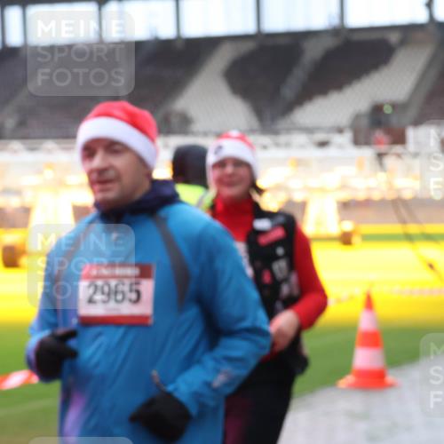 07.12.2025 - St. Pauli X-Mass-Run No. 15 Luisa Fischer http://msf.ph/oto/9381864 07.12.2025 10:47:04 Ziel 2965, 38, 41, 58, 81, 153, 168, 221, 479, 485, 639, 641, 821, 823, 824, 914, 917, 921, 1040, 1043, 1242, 1359, 1362, 1747, 1872, 1875, 2082, 2092, 2216, 2303, 2306, 2488, 2536, 2574, 2960, 2965, 2989, 2993, 2998, 3001, 4589, 4593 meine-sportfotos.de