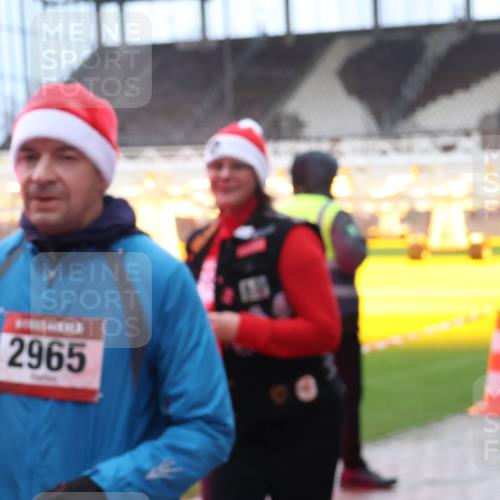 07.12.2025 - St. Pauli X-Mass-Run No. 15 Luisa Fischer http://msf.ph/oto/9381866 07.12.2025 10:47:05 Ziel 2965, 38, 41, 58, 81, 153, 168, 221, 479, 485, 639, 641, 821, 823, 824, 914, 917, 921, 1040, 1043, 1242, 1359, 1362, 1747, 1872, 1875, 2082, 2092, 2216, 2303, 2306, 2488, 2536, 2574, 2960, 2965, 2989, 2993, 2998, 3001, 4589, 4593 meine-sportfotos.de