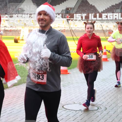 07.12.2025 - St. Pauli X-Mass-Run No. 15 Luisa Fischer http://msf.ph/oto/9381872 07.12.2025 10:47:15 Ziel 2989, 2993, 58, 58, 81, 221, 231, 479, 485, 639, 641, 821, 823, 824, 921, 1040, 1043, 1242, 1359, 1362, 1747, 1750, 1872, 1875, 2092, 2115, 2303, 2306, 2488, 2536, 2957, 2960, 2965, 2989, 2993, 2998, 3001, 3029, 3123, 4593 meine-sportfotos.de