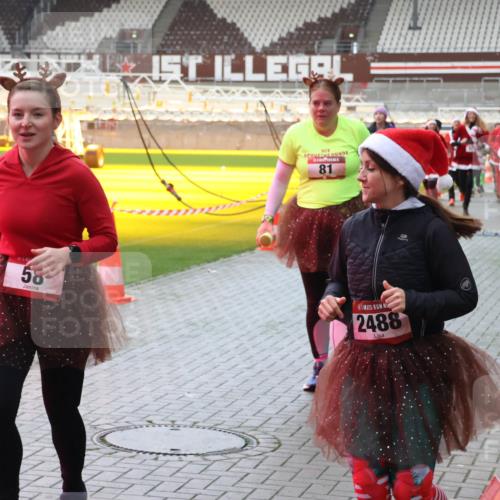 07.12.2025 - St. Pauli X-Mass-Run No. 15 Luisa Fischer http://msf.ph/oto/9381879 07.12.2025 10:47:16 Ziel 81, 58, 2488, 58, 81, 221, 231, 479, 485, 639, 641, 821, 823, 824, 921, 1040, 1043, 1242, 1359, 1362, 1747, 1750, 1872, 1875, 2092, 2115, 2488, 2536, 2957, 2960, 2965, 2989, 2993, 2998, 3001, 3029, 3123, 4593 meine-sportfotos.de