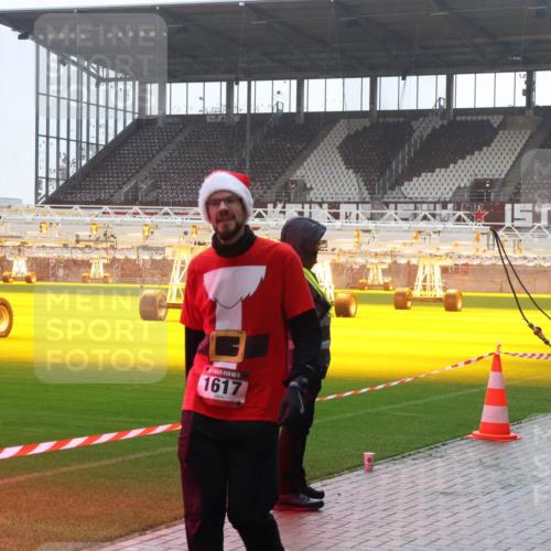07.12.2025 - St. Pauli X-Mass-Run No. 15 Luisa Fischer http://msf.ph/oto/9381886 07.12.2025 11:20:03 Ziel 15, 1617, 295, 302, 367, 373, 797, 1336, 1343, 1563, 1617, 2062, 2217, 2581, 2597, 2771, 2788, 3075, 3160, 3205, 3822, 3823 meine-sportfotos.de