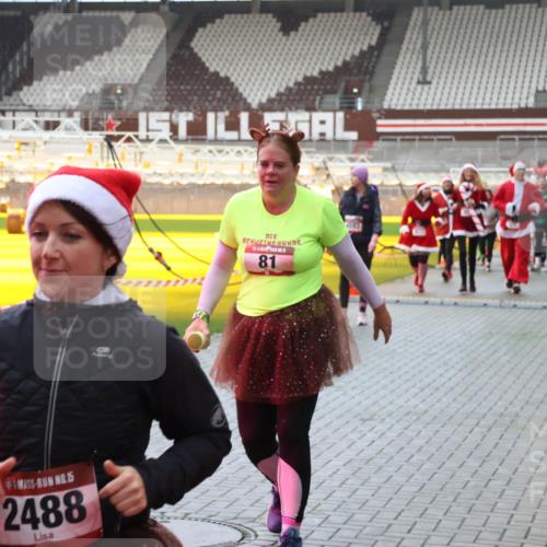 07.12.2025 - St. Pauli X-Mass-Run No. 15 Luisa Fischer http://msf.ph/oto/9381887 07.12.2025 10:47:17 Ziel 5, 2488, 81, 58, 81, 221, 231, 479, 485, 639, 641, 821, 823, 824, 921, 1040, 1043, 1242, 1359, 1362, 1747, 1750, 1872, 1875, 2092, 2115, 2488, 2536, 2957, 2960, 2965, 2989, 2993, 2998, 3001, 3029, 3123, 3344, 4593 meine-sportfotos.de