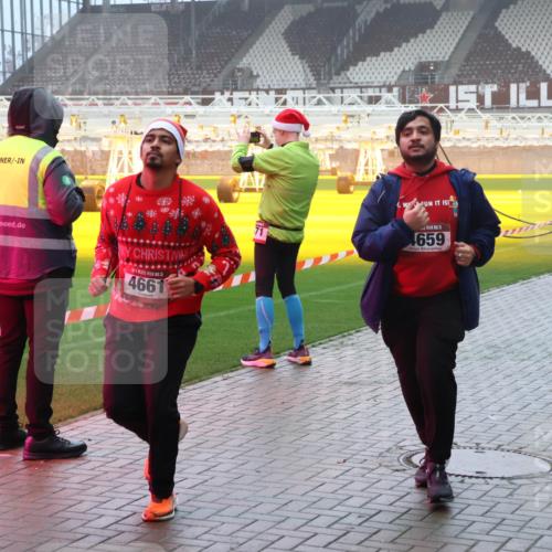 07.12.2025 - St. Pauli X-Mass-Run No. 15 Luisa Fischer http://msf.ph/oto/9381889 07.12.2025 10:11:53 Ziel 15, 4661, 15, 659, 670, 1148, 1149, 1150, 1929, 1935, 1969, 2909, 3085, 3354, 3815, 3909, 4499, 4525, 4659, 4661, 4662 meine-sportfotos.de